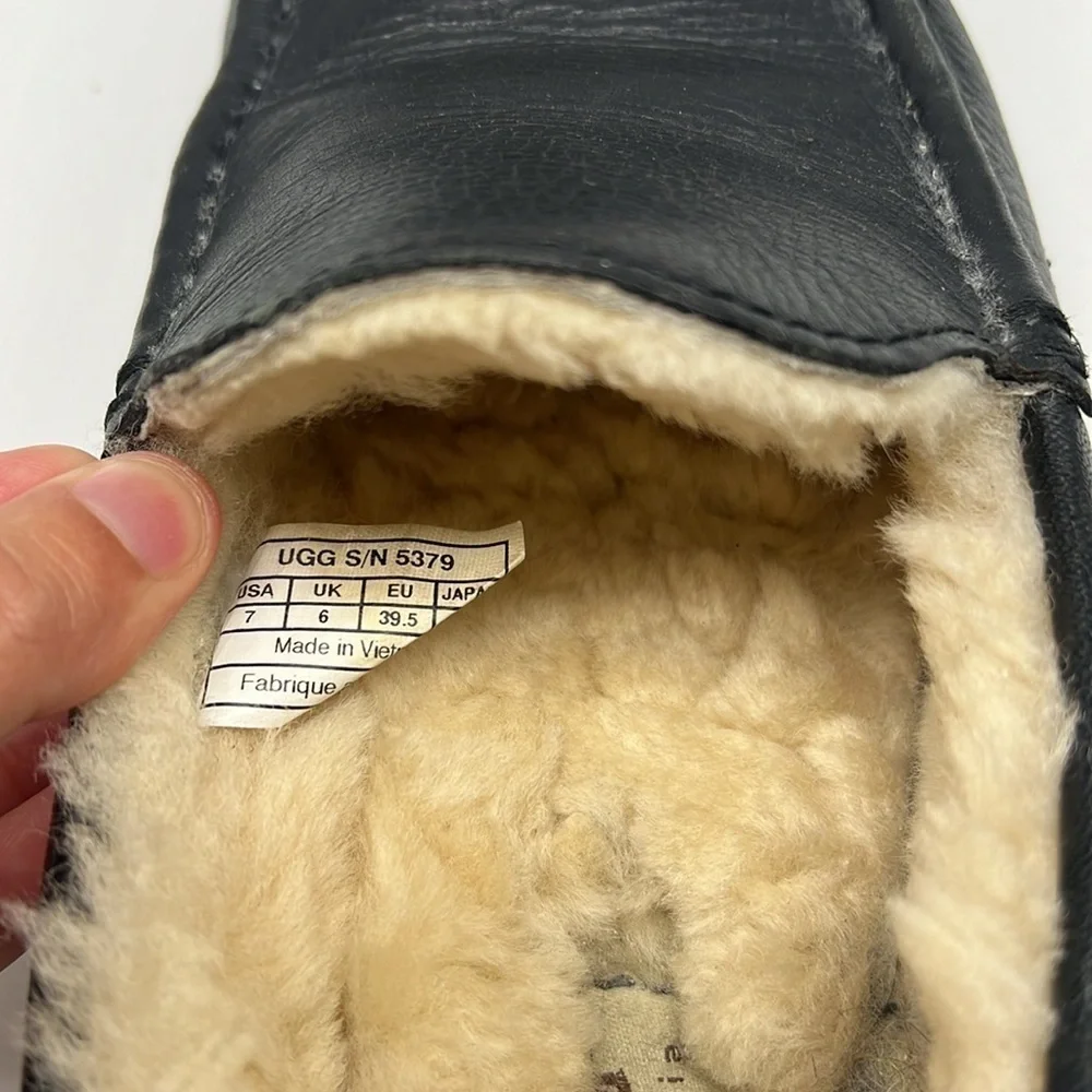 UGG - Ascot Grain Black Leather Shearling Sheepskin Lightweight Slippers Size 7